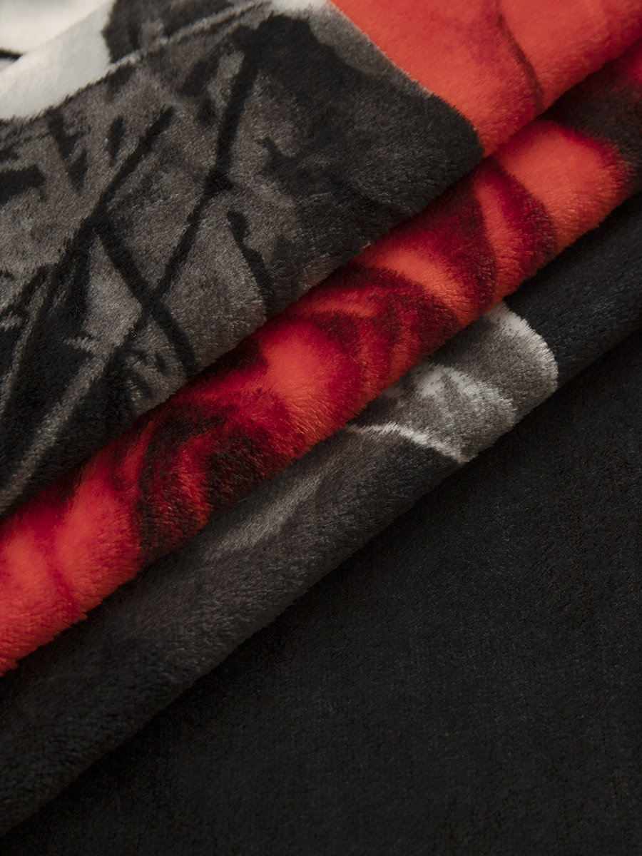 картинка Плед Texrepublic TF FN F83 a1821 Розы на чёрном 