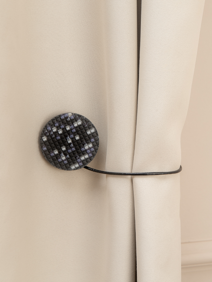 картинка Магнит Ajur MI M21- black with silver 